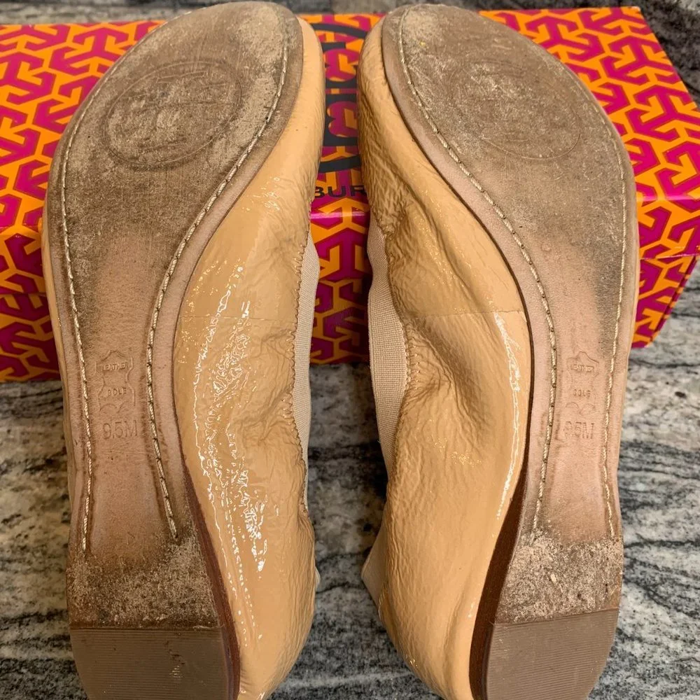 Tory Burch Caroline Patent Leather Ballet Logo Medallion Flat 9.5 Nude Beige - Picture 9 of 9
